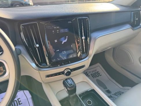 Used 2019 Volvo S60 T5 Momentum w/ Premium Package image 13