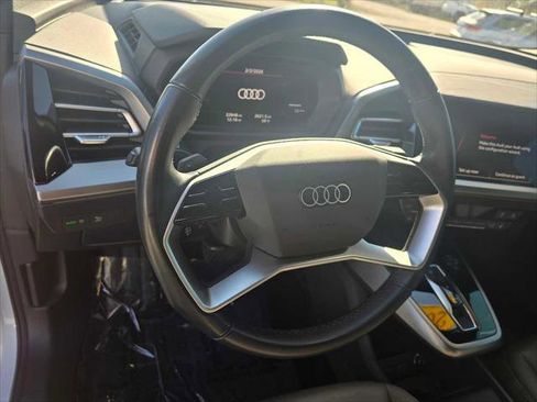 Used 2024 Audi Q4 e-tron Prestige image 27