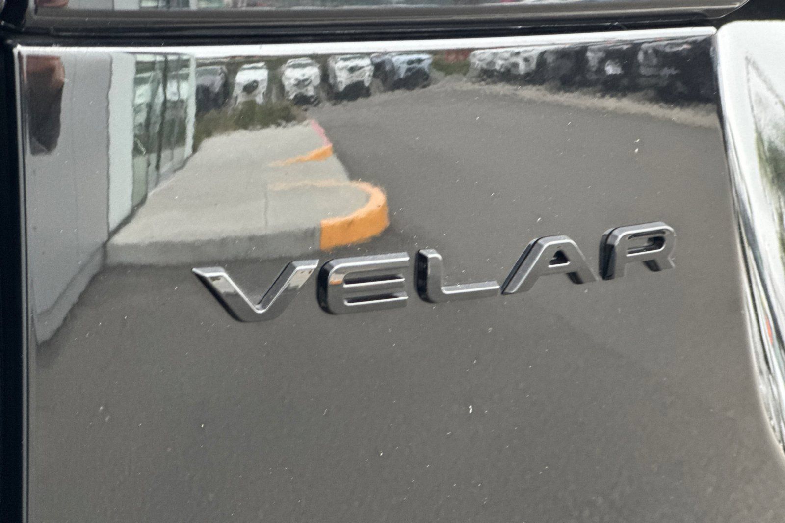 Certified 2026 Land Rover Range Rover Velar Dynamic SE AWD/4WD image 33