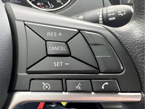 Used 2021 Nissan Rogue Sport S image 23