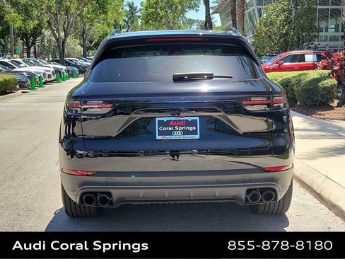 Used 2023 Porsche Cayenne AWD/4WD image 13