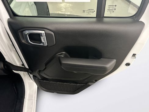 Used 2025 Jeep Wrangler Sport S image 30