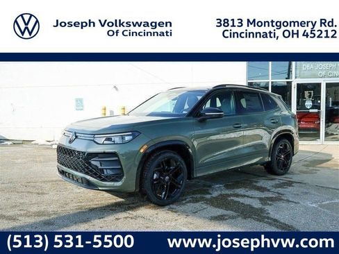 New 2026 Volkswagen Tiguan SE R-Line image 1