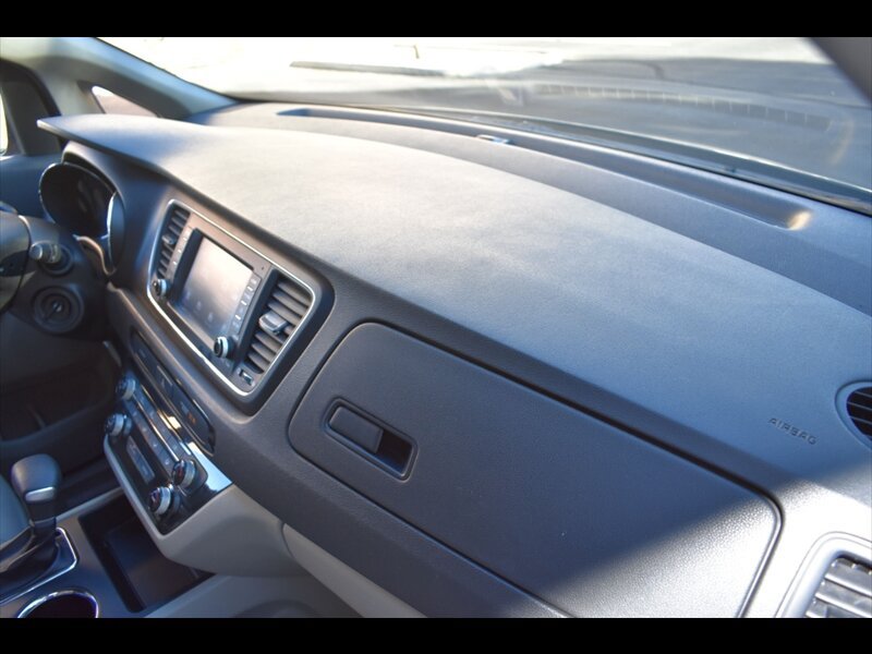 Used 2020 Kia Sedona LX FWD image 38