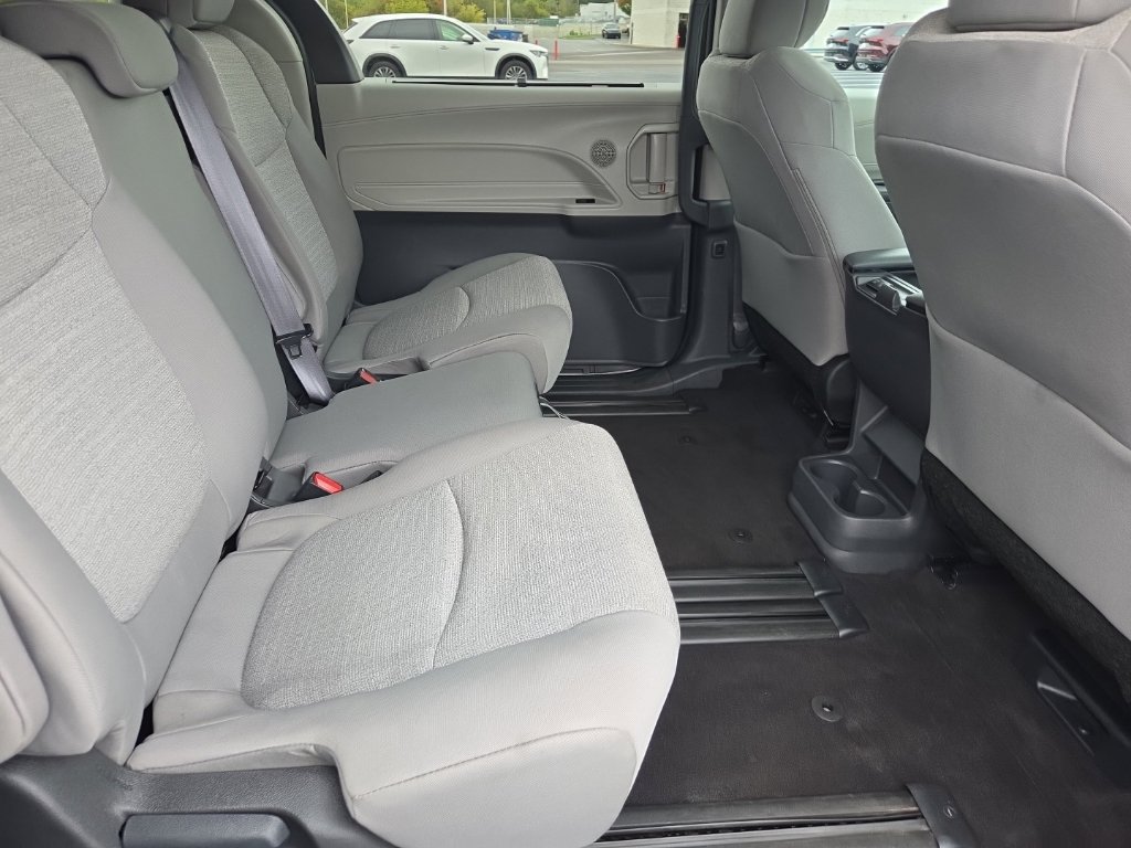 Certified 2024 Toyota Sienna LE AWD/4WD image 16