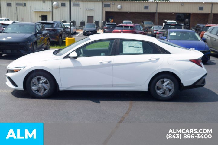 Used 2026 Hyundai Elantra SE FWD image 9