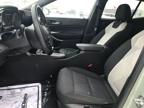 Certified 2024 Chevrolet Trax RS w/ Sunroof Package image 15