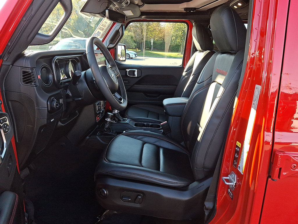 Used 2025 Jeep Gladiator Rubicon AWD/4WD image 14