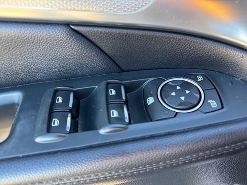 Used 2018 Ford Explorer XLT image 22