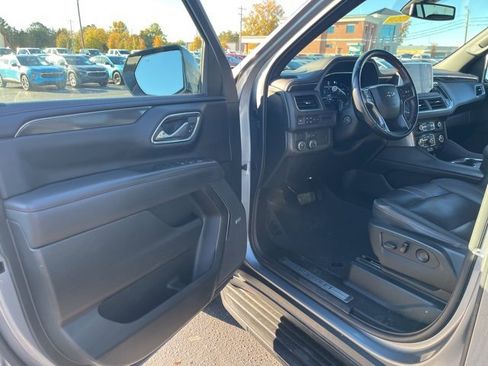 Used 2022 Chevrolet Suburban RST w/ Luxury Package image 5