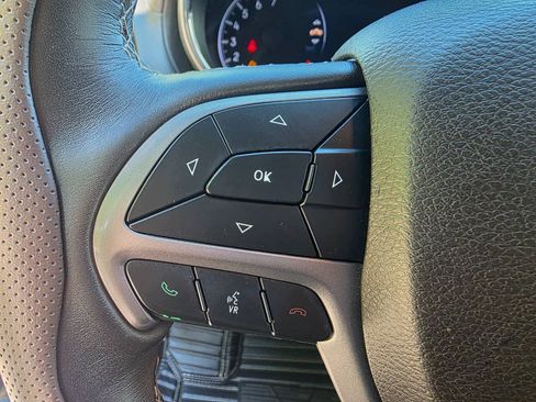 Used 2019 Jeep Grand Cherokee Overland RWD image 20