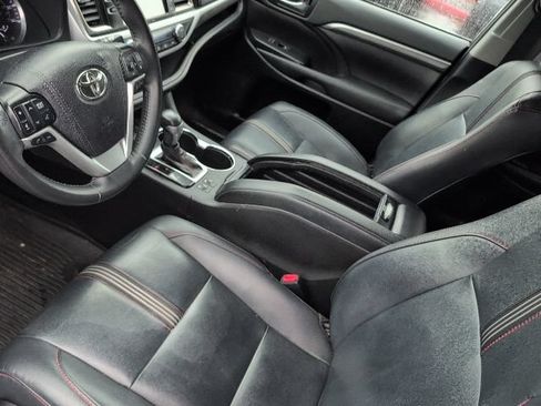 Used 2019 Toyota Highlander SE AWD/4WD image 14