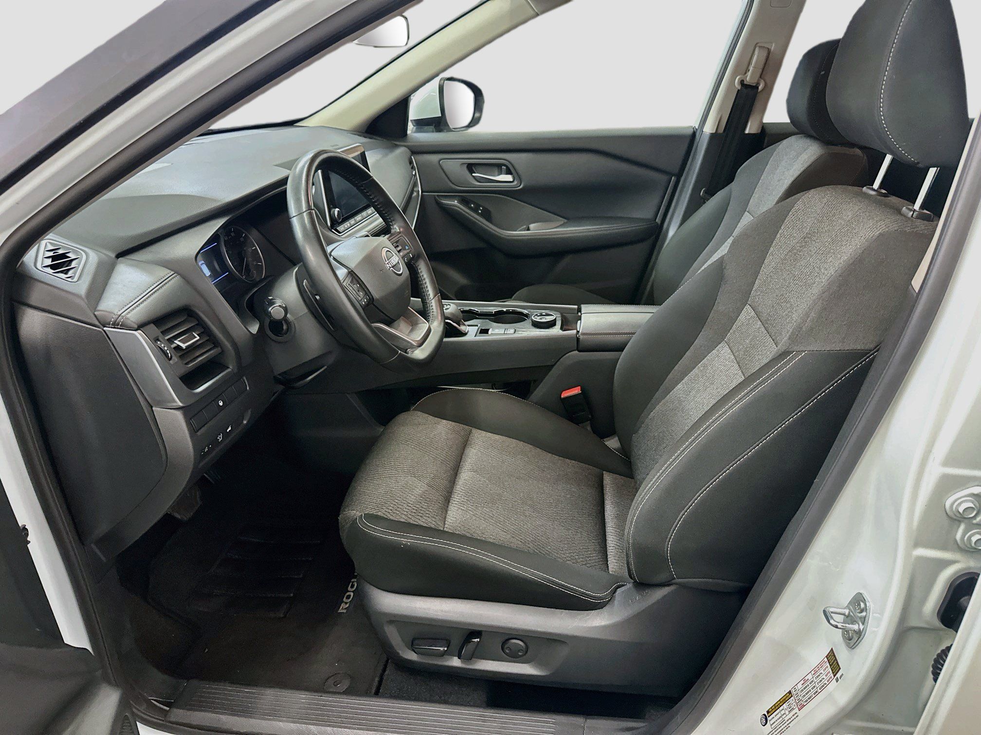 Used 2025 Nissan Rogue SV AWD/4WD image 13