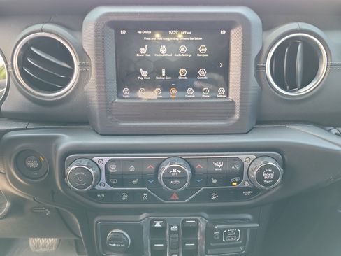 Used 2020 Jeep Wrangler Unlimited Sahara w/ Cold Weather Group AWD/4WD image 17