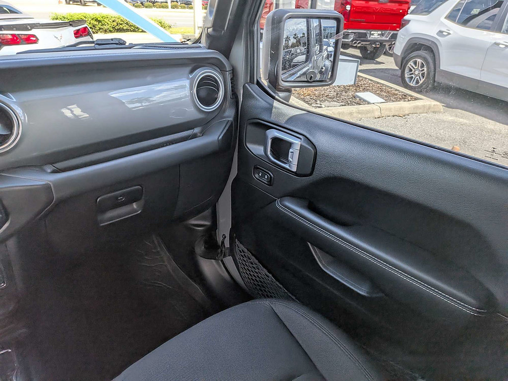 Used 2022 Jeep Gladiator Overland w/ LED Lighting Group AWD/4WD image 44