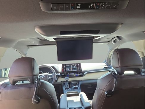 Certified 2023 Toyota Sienna Platinum image 15