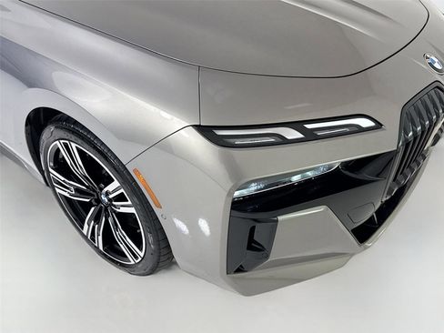 Used 2023 BMW 760i xDrive image 39
