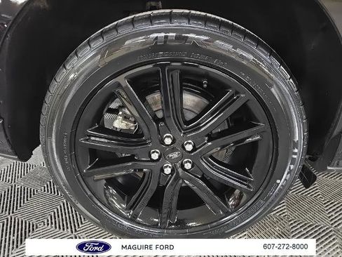 Certified 2022 Ford Edge ST-Line w/ Class II Trailer Tow Package image 16