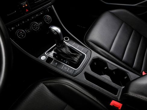 Used 2021 Volkswagen Jetta SE image 28