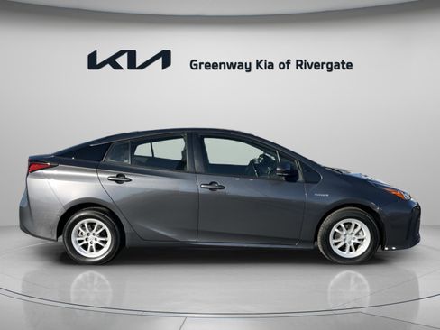 Used 2022 Toyota Prius L Eco image 8
