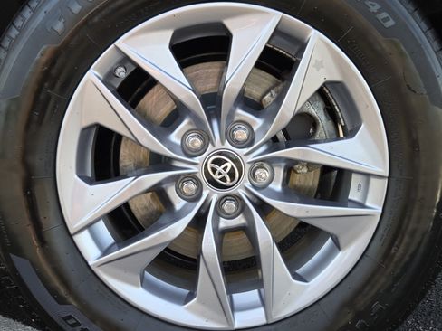 Used 2024 Toyota Sienna LE AWD/4WD image 13