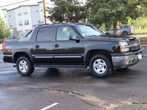 Used 2005 Chevrolet Avalanche Z71 w/ Sun And Sound Package AWD/4WD image 2