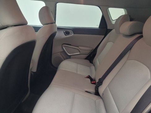 Used 2020 Kia Soul LX FWD image 18