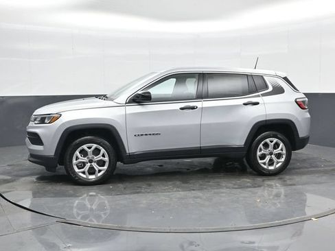 Used 2025 Jeep Compass Sport w/ Mopar Graphics Package AWD/4WD image 26