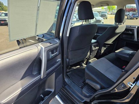 Certified 2019 Toyota 4Runner SR5 AWD/4WD image 15