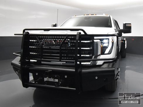 Used 2024 GMC Sierra 3500 SLT w/ SLT Convenience Package image 51