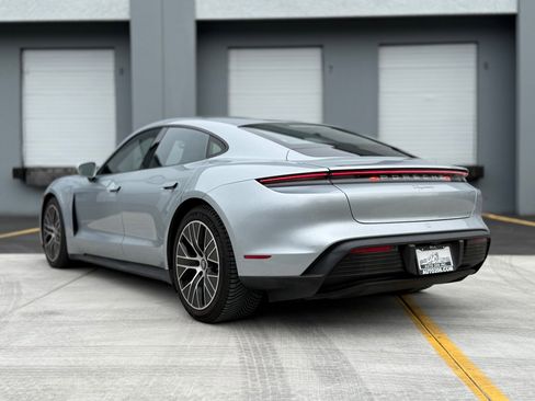 Used 2021 Porsche Taycan image 5