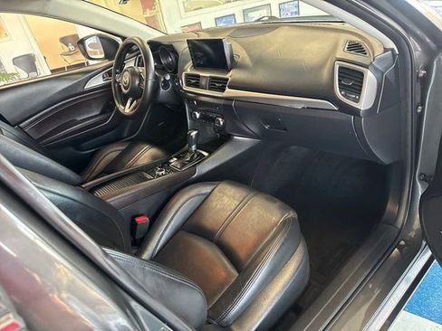 Used 2018 MAZDA MAZDA3 Touring image 13