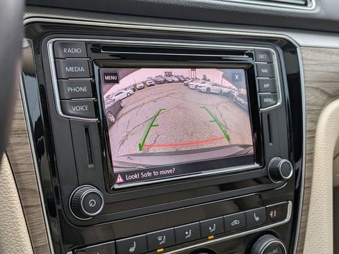 Used 2018 Volkswagen Passat 2.0T SE image 21