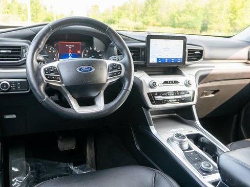Used 2020 Ford Explorer XLT w/ Equipment Group 202A AWD/4WD image 12