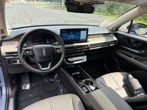 Used 2025 Lincoln Corsair AWD w/ Equipment Group 101A image 16