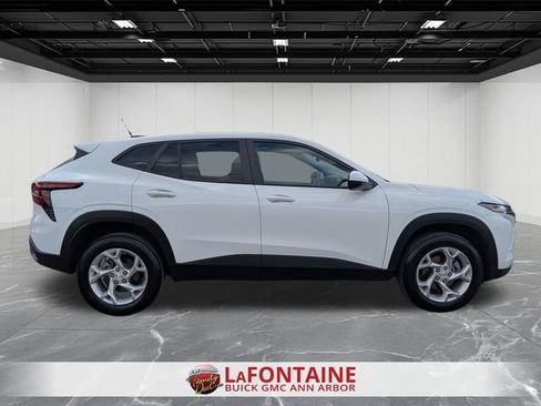 Certified 2025 Chevrolet Trax LS w/ LS Convenience Package FWD image 6