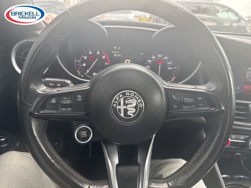 Used 2022 Alfa Romeo Giulia Ti RWD image 6
