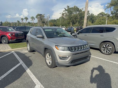 Used 2020 Jeep Compass Latitude FWD image 1