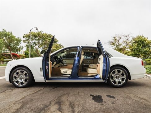 Used 2012 Rolls-Royce Ghost RWD image 27