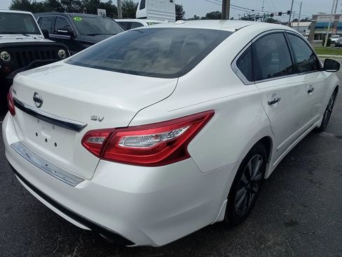 Used 2017 Nissan Altima 2.5 SV w/ Convenience Package FWD image 5