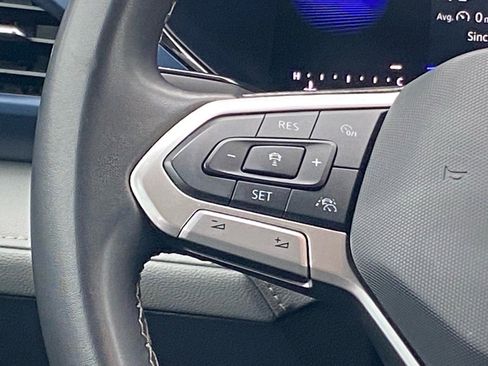 Certified 2024 Volkswagen Taos SE image 8