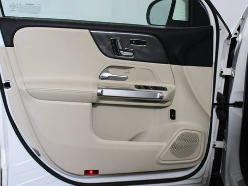 Used 2023 Mercedes-Benz GLB 250 image 6