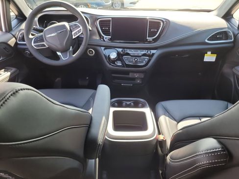 New 2026 Chrysler Pacifica Select image 14
