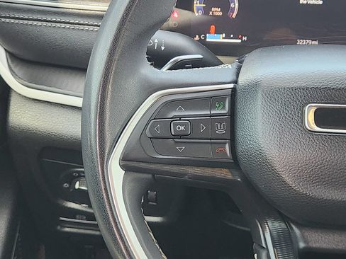 Used 2025 Jeep Grand Cherokee Laredo X RWD image 27