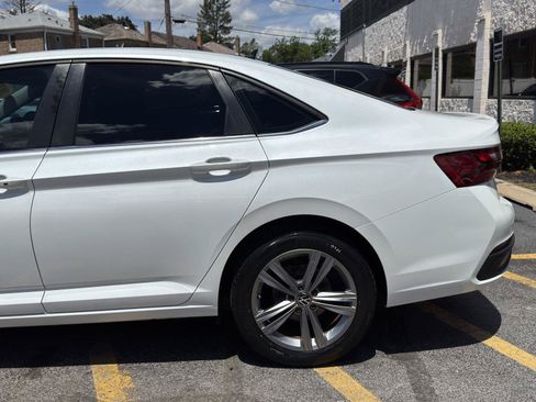 Used 2024 Volkswagen Jetta SE FWD image 3
