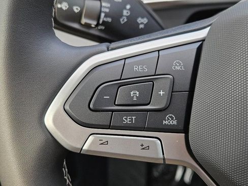 New 2025 Volkswagen Tiguan SE image 10