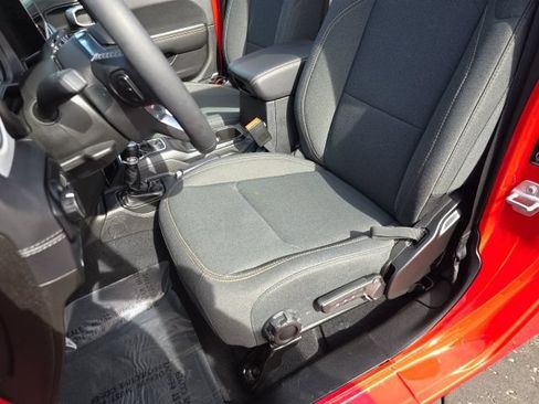 Used 2025 Jeep Wrangler Unlimited Sahara w/ Safety Group AWD/4WD image 30