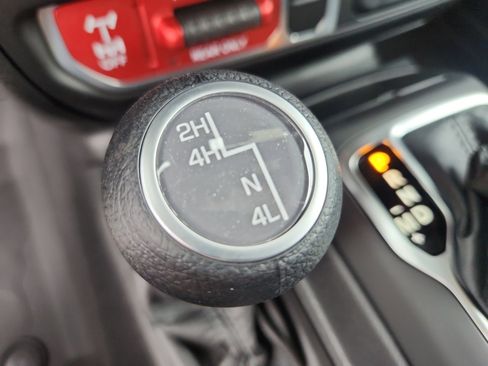 New 2025 Jeep Gladiator Willys image 32