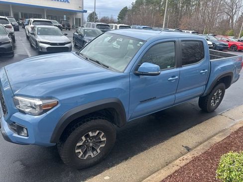 Used 2019 Toyota Tacoma TRD Off-Road w/ Technology Package image 3