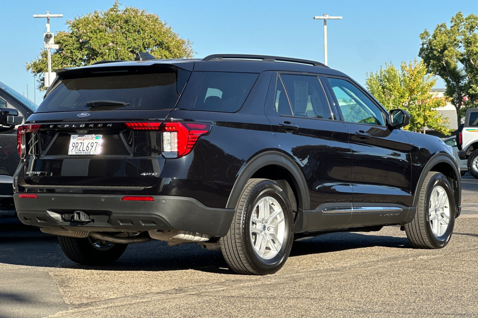 Used 2025 Ford Explorer Active AWD/4WD image 4